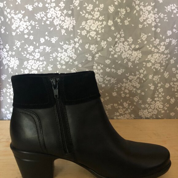 BLACK ANKLE BOOT WITH DOUBLE CLOSURE CLARKS - Picture 4 of 5